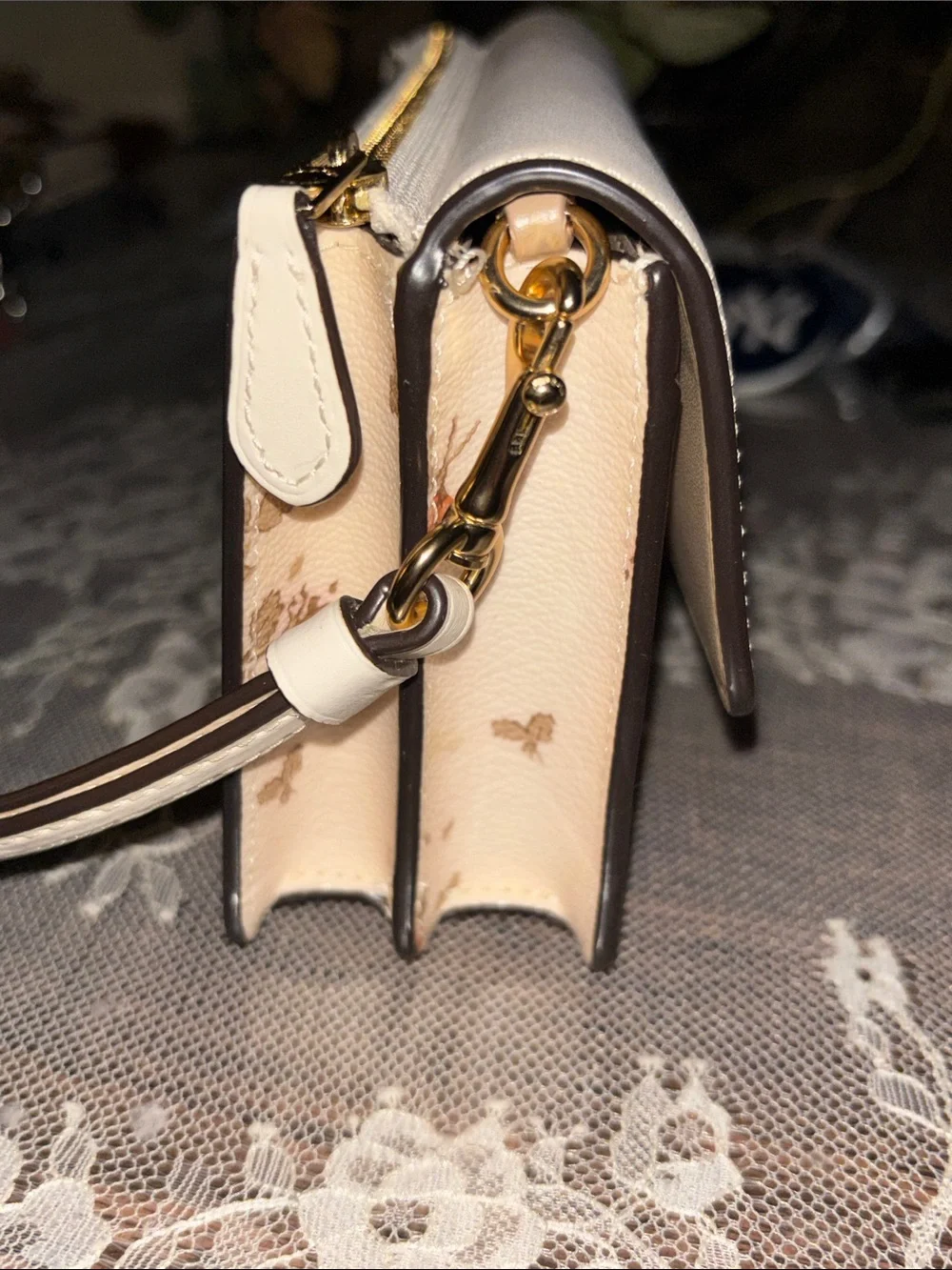 Coach Noa Pop-Up wristlet purse Chalk White Pebbled Leather Floral